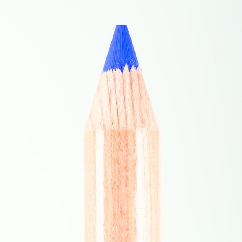 Профессиональный контурный карандаш для глаз Miss Tais 703