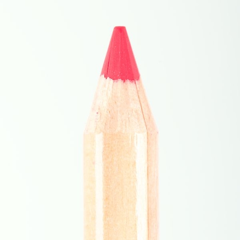 Профессиональный контурный карандаш для губ Miss Tais 755